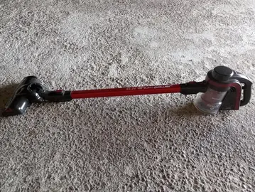 Petite aspirateur sans fils avec chargeur et accessoires