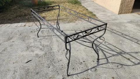 table fer et verre (complète mais verre non affiché pour la photo)