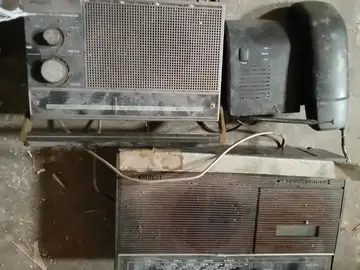 vieilles radio - téléphone fixe