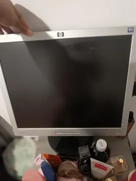 écran à donner. appartenait à mon frère mais ça fait un an que personne l'utilise donc je donne