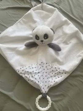 Doudou panda avec anneau
