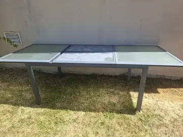 donnes table de jardin en métal brossé et verre, dimensions 160 x 100, avec rallonge de 80 à réparer