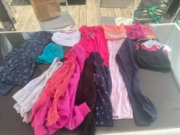 lot vêtements et chaussures fille 8 ans