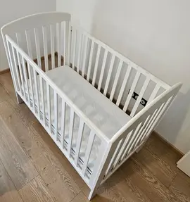 lit bébé à barreaux
