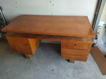 bureau en bois a remettre en état