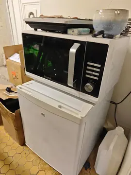ensemble frigo micro-onde plaque électrique bouilloire