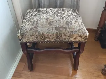 TABOURET EN BOIS