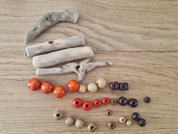 Lot de perles en bois