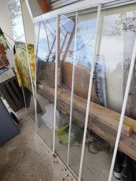 survitrage +poignées de porte.en bois +plots en fonte +barbecue électrique