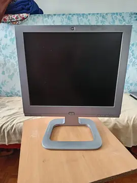 écran plat d'ordinateur 17" sans chargeur