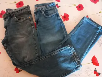 Lot de 2 jeans avec accrocs