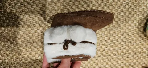 2 paires de chaussons fourés taille 20