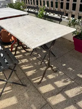 table plateau marbre pour un balcon
