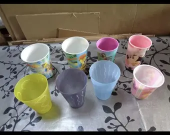 Lot de gobelets en plastics