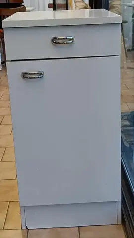 Petit meuble de salle de bain