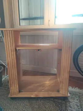 Rangement en bois avec vitrine