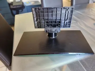 Pied pour téléviseur