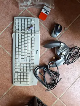 divers câbles et accessoires pc