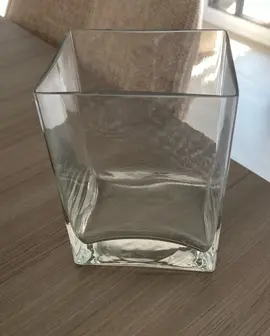 vase carré