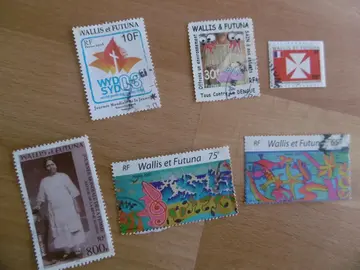 Timbres Wallis et Futuna LOT 2