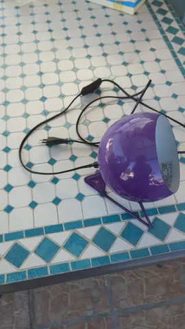 lampe boule en applique violette