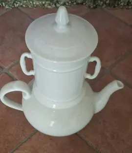 cafetière porcelaine blanche