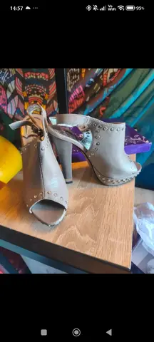 paires sandales à talons hauts
