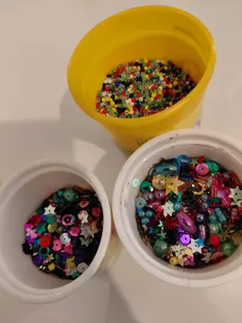 lot de perles et sequins