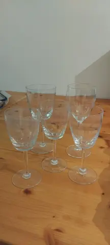 5 verres à pied