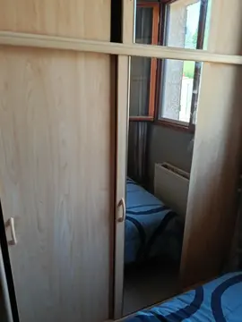 donne armoire 1 lit 140 avec matelas bon état sans tache et lit enfant 90 avec sommier latte