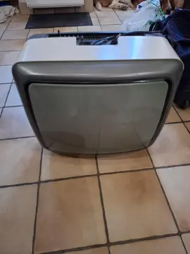 donne petit téléviseur Téléavia