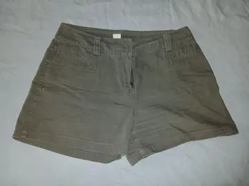 short kaki 38/40 manque le bouton