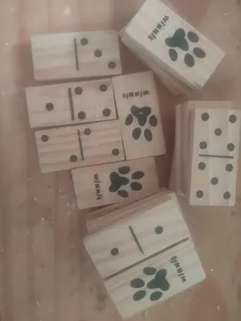 Jeu de dominos auquel il manque une pièce