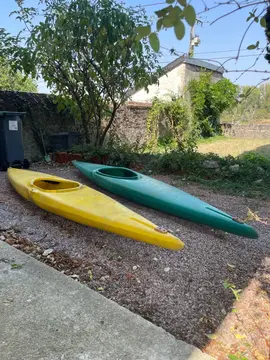 2 kayaks (taille enfant ou petite femme)