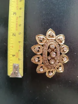 broche decorative laiton et verre