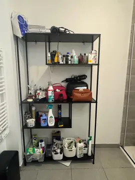 donne meuble qui est prévu pour salon de base