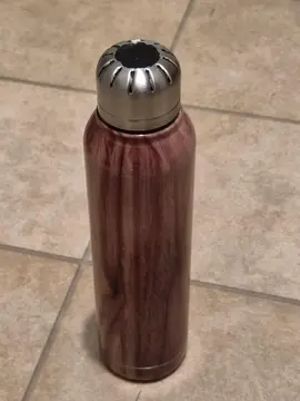 Une gourde en métal, 0,5 L
