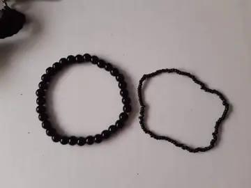 2 bracelets perles noires