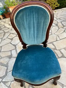 chaise velours bleu style Louis XVI