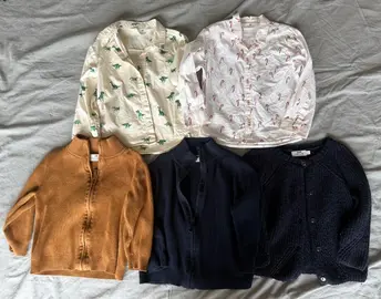lot de gilets et chemises garçon