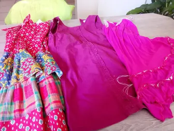 vetements enfants 6 a 8 ans:robes et jean
