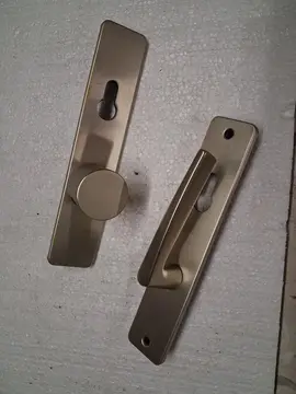 Poignée porte dorée
