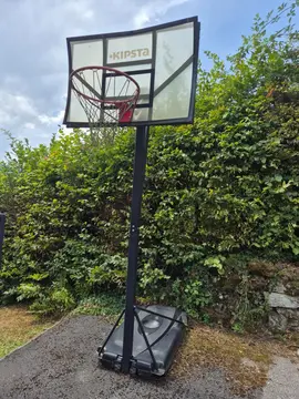 Panier de basket-ball sur pied
