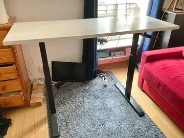 Bureau assis-debout réglable en hauteur
