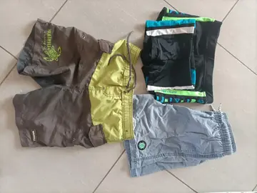lot de maillots de bain/ shorts de bain 8-10 ans