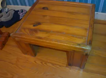 petit marche pied ou table