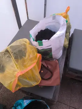 vêtements femme, sac à main