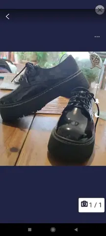 Paire de chaussures Femme