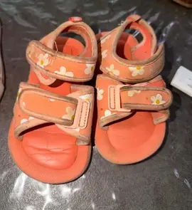 Sandales orange à motifs fleurs taille 28