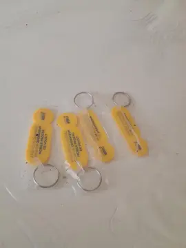 Lot de 4 porte clés.